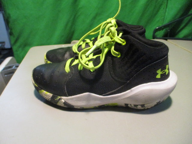 Load image into Gallery viewer, Used Under Armour Size Youth 1 Basetball Shoes
