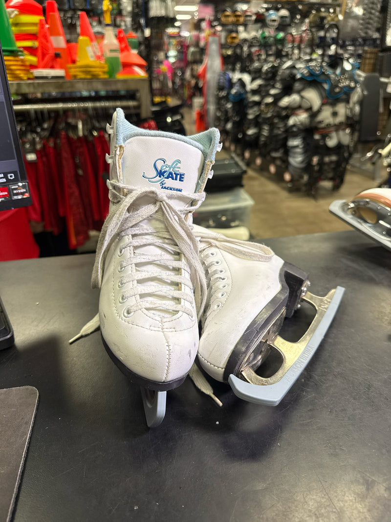 Load image into Gallery viewer, Used Jackson Soft Skate with AGS Blade Youth Figure Skate Size Y13
