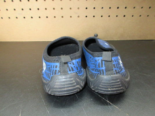 Used Aqurun Water Shoes - Size 4