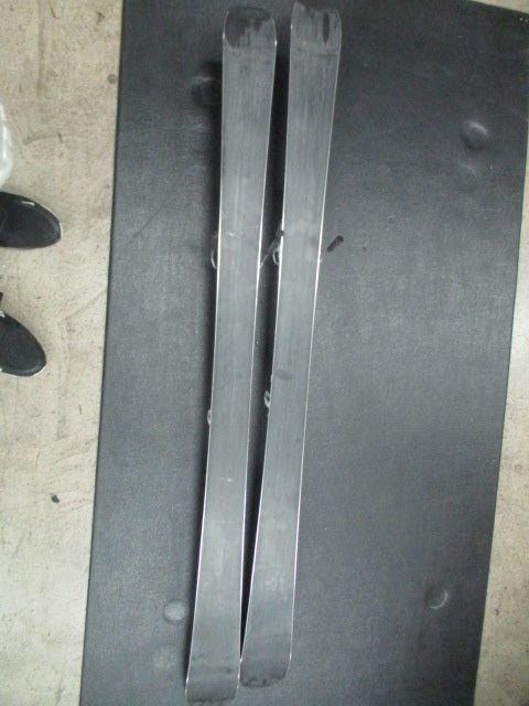 Load image into Gallery viewer, Used Rossignol Terrain 140Cm Downhill Skis W/ Xelium Bindings
