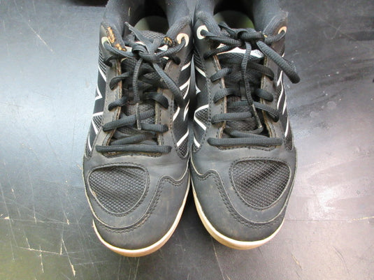Used New balance baseball Cleats Good condition Size 5