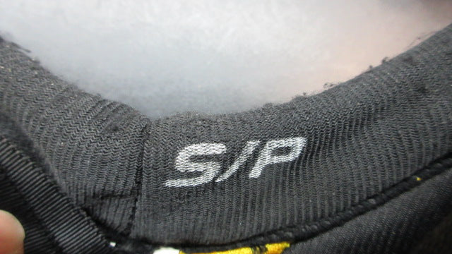 Load image into Gallery viewer, Used Bauer Supreme 170 Hockey Shoulder Pads - Size Small
