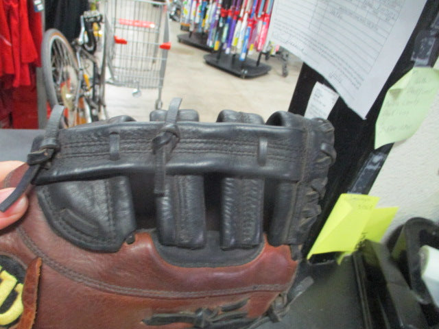 Load image into Gallery viewer, Used Wilson A905 12 3/4" First Base Mitt - RHT
