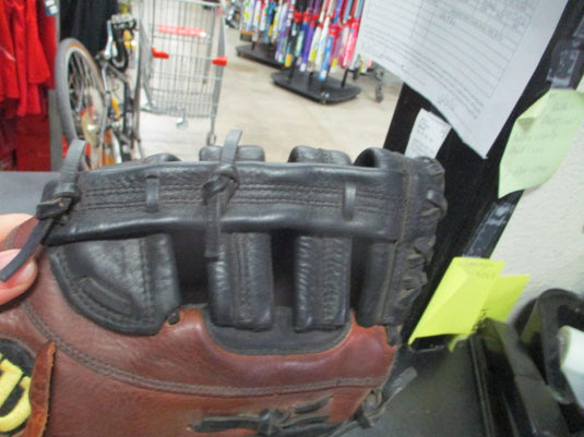 Used Wilson A905 12 3/4" First Base Mitt - RHT