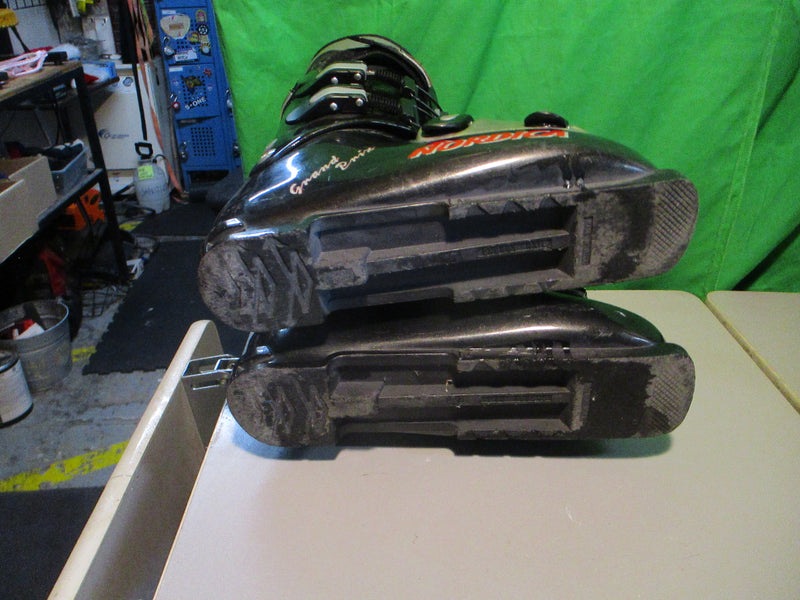 Load image into Gallery viewer, Used Nordica Grand Prix Size 27.5" (9.5) Downhill Ski Boots
