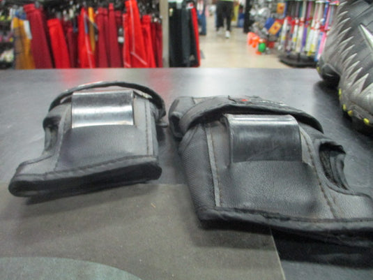 Used Forward Youth Skating Wrist Guards