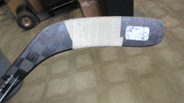 Load image into Gallery viewer, Used Bauer Vapor X:60 Stick&#39;um Hockey Stick - crack
