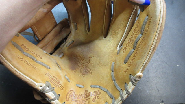 Load image into Gallery viewer, Used Rawlings Heart Of The Hide R2G 11.5" Infield Leather Glove - RHT
