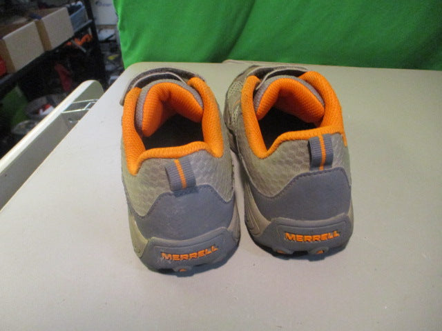 Load image into Gallery viewer, Used Merrell Size Kids 1.5 Hiking Shoes
