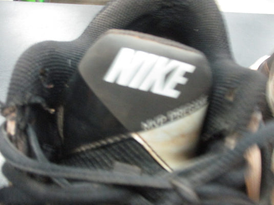 Used Nike MVP Pregame Turf Size 8.5