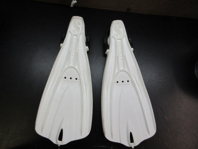 Load image into Gallery viewer, Used Scubapro Go Sport Fins - Size 3XS
