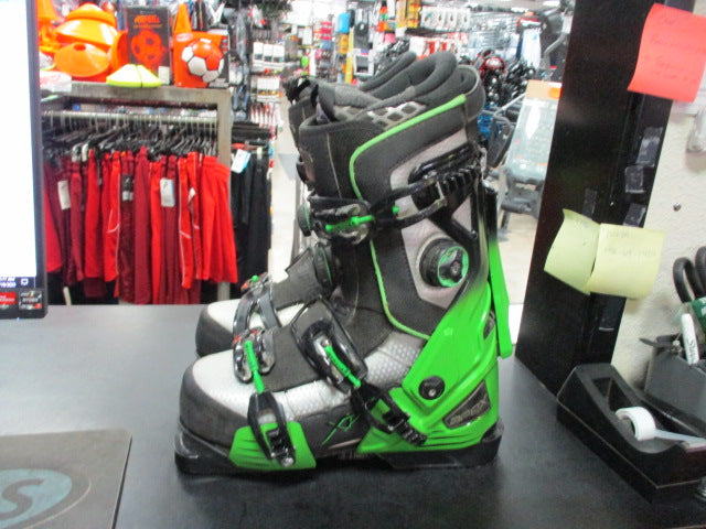 Load image into Gallery viewer, Used Apex XP Size 8.5 Ski/Snowboard Boots
