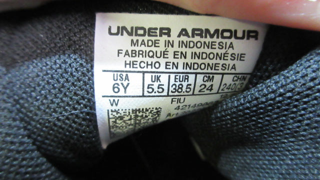 Load image into Gallery viewer, Used Under Armour Football Cleats - Size Youth 6

