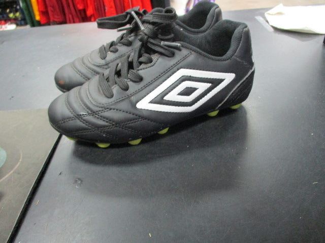 Load image into Gallery viewer, Used Umbro Size Youth 12 Soccer Cleats
