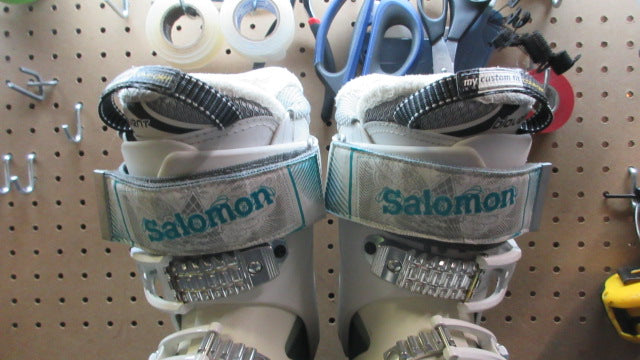 Load image into Gallery viewer, Used Salomon Quest 80w Energyzer Ski Boots - Size 24
