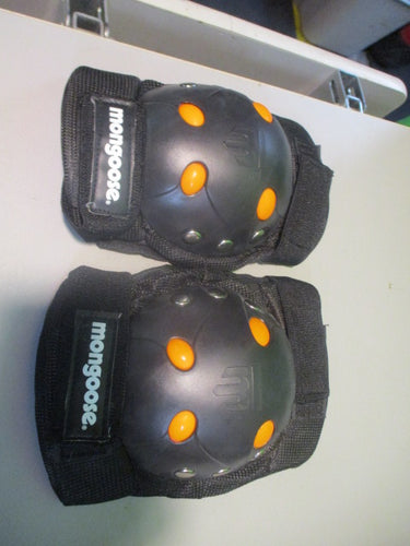 Used Mongoose Adult Skating Knee Pads