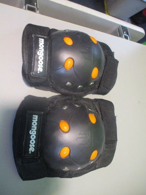 Used Mongoose Adult Skating Knee Pads