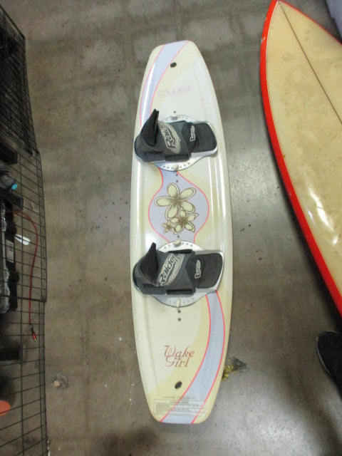 UIsed Connelley wake Girl 136cm WAKEBOARD W Small Bindings