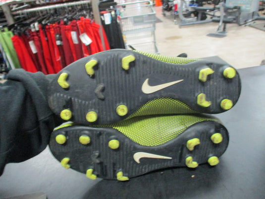 Used Nike Size Youth 5 Soccer Cleats