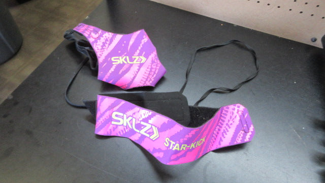Load image into Gallery viewer, Used SKLZ Star Kick Soccer Trainer
