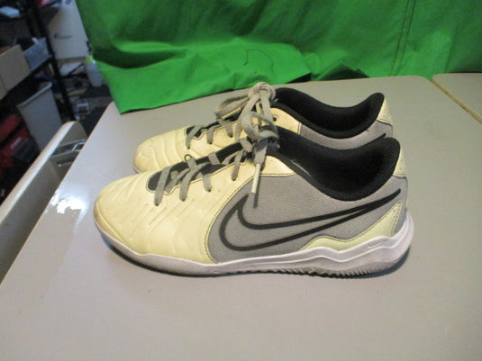 Used Nike Tiempo Legend 10 Academy Size Youth 4 Indoor Soccer Cleats