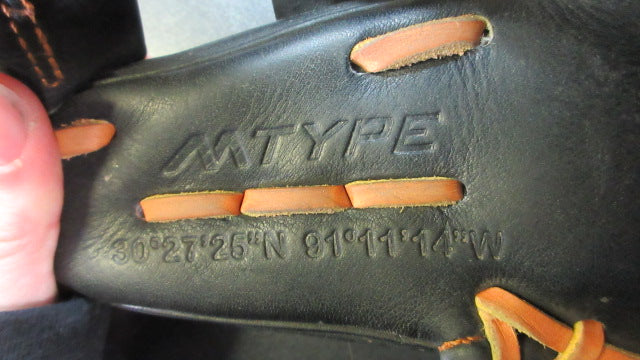 Load image into Gallery viewer, Used Marucci Mtype Capitol Series 11.5" Glove - RHT
