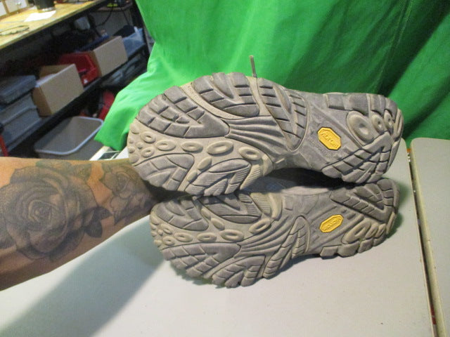 Load image into Gallery viewer, Used Contiunnm Merrell Vibram Size 9 Hiking Shoes
