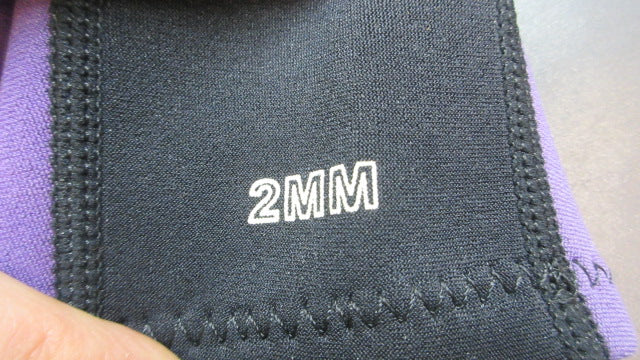 Load image into Gallery viewer, Used Lemorecn 2mm Shorty Wetsuit - Size 10
