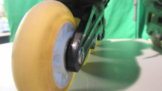 Load image into Gallery viewer, Used Blade Runner Kids 11-1 Inline Skates (Some Wear)

