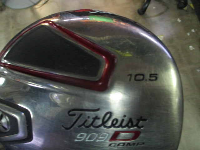 Load image into Gallery viewer, Used Titleist 909D RH 10.5 DEG Stiff Flex Driver Includes Head Cover
