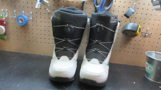 Load image into Gallery viewer, Used K2 Youth Boa Snowboarding Boots -  Size 7
