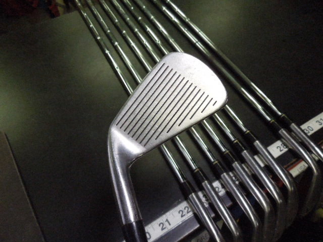 Load image into Gallery viewer, Used Titleist DCI 962 9pc Right Hand Iron Set 3-9 Iron and S,P-Wedge
