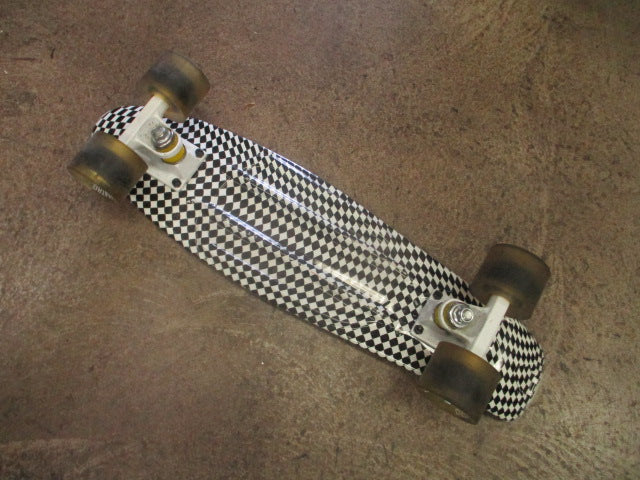 Load image into Gallery viewer, Used Skatro 22" Checkered Penny Board
