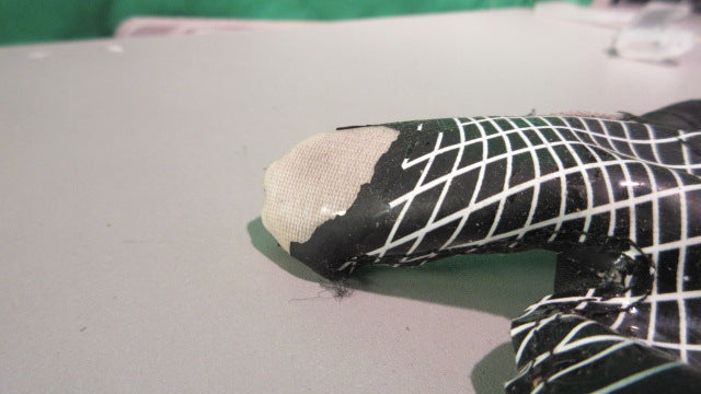 Load image into Gallery viewer, Used Cutters Kids YS/YM Goalie Gloves
