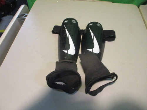 Used Nike Charge Size Youth Medium Soccer Shin Guards