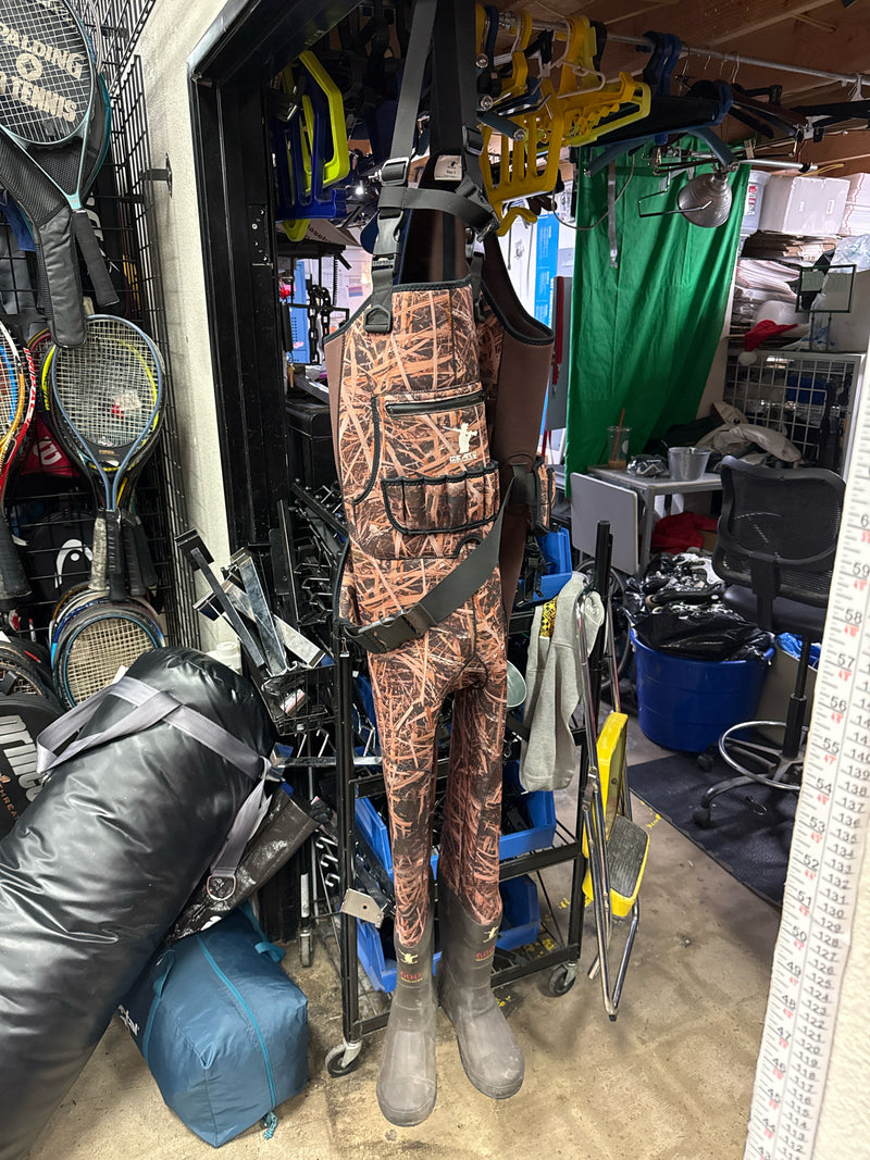 Load image into Gallery viewer, Heavy Use Gear On Truly Fanatics Size 7 Neoprene Mens 600g Insulated Waders
