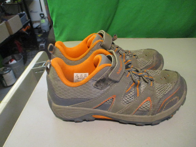 Load image into Gallery viewer, Used Merrell Size Kids 1.5 Hiking Shoes
