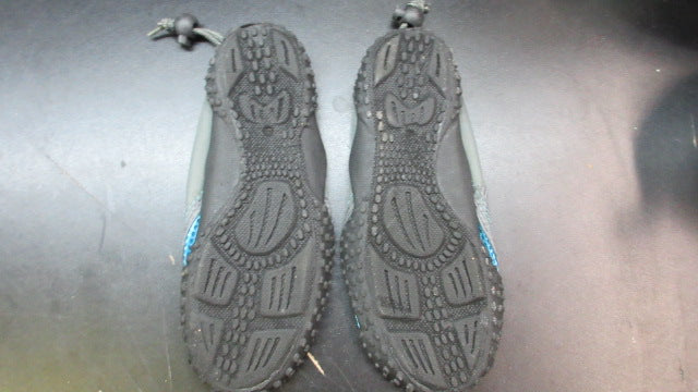 Load image into Gallery viewer, Used Wave Women's Water Shoes - Size 5
