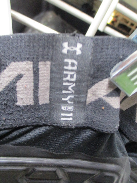 Load image into Gallery viewer, Used Under Armour Army 11 Girlde Size Adult
