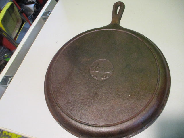 Load image into Gallery viewer, Used Lodge 10.5&quot; Cast Iron Griddle
