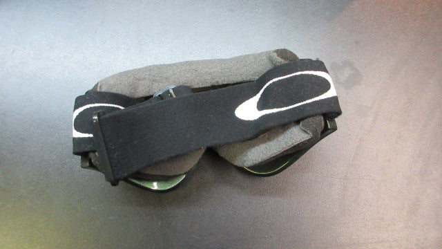 Load image into Gallery viewer, Used Oakley Snowboarding Goggles
