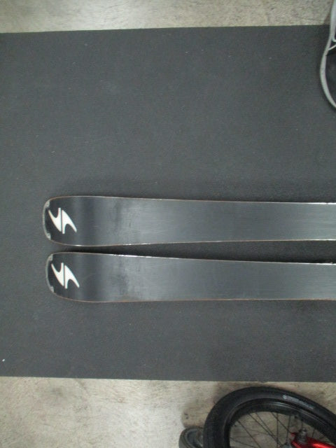 Load image into Gallery viewer, Used Blizzard Brahama 159cm Downhill Snow Skis
