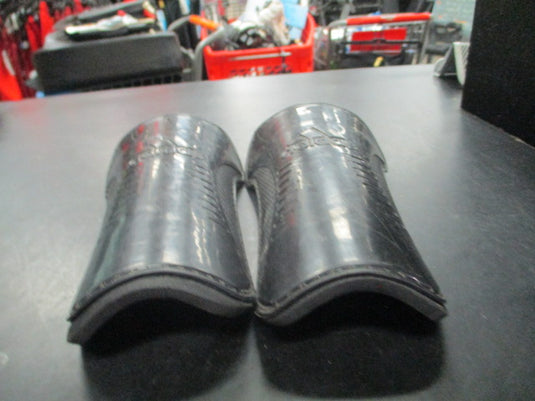 Used Adidas Youth Soccer Shin Guards