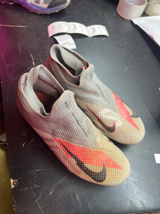 Used Nike Soccer cleats Phantom size 3