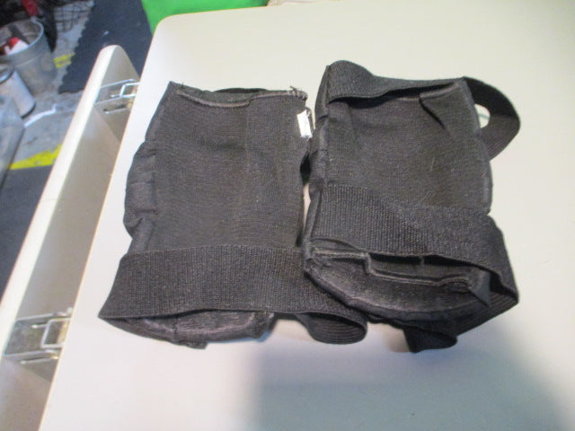Load image into Gallery viewer, Used Forward Adult Large Skating Elbow Pads
