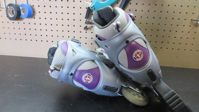 Load image into Gallery viewer, Used Schwinn Challenge Series In-Line Skates - Size Youth 6-7
