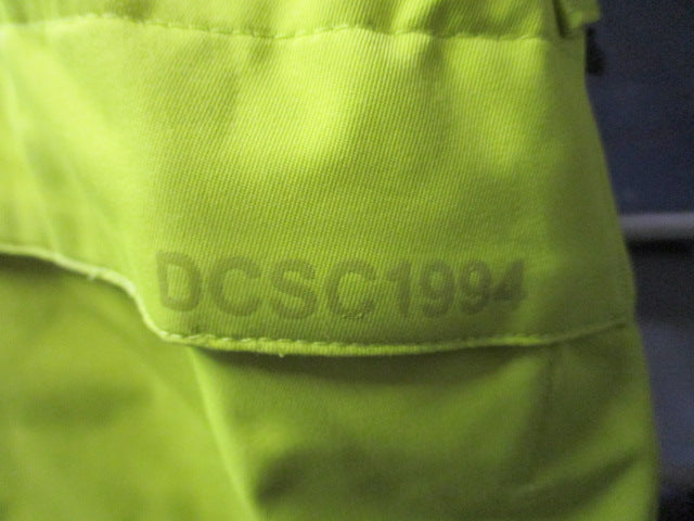 Load image into Gallery viewer, Used DC 10K Snow Pants Youth Size Small
