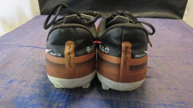 Load image into Gallery viewer, Used Nike Phantom Soccer Cleats Youth Size 4 - worn
