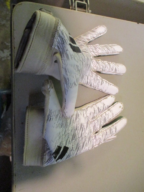 Load image into Gallery viewer, Used Adidas SL7 Size Youth Medium Football Gloves
