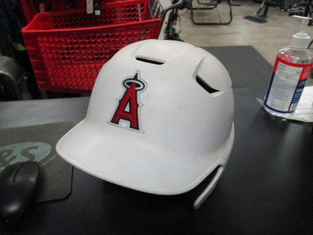 Load image into Gallery viewer, Used Easton Batting Helmet Size Jr
